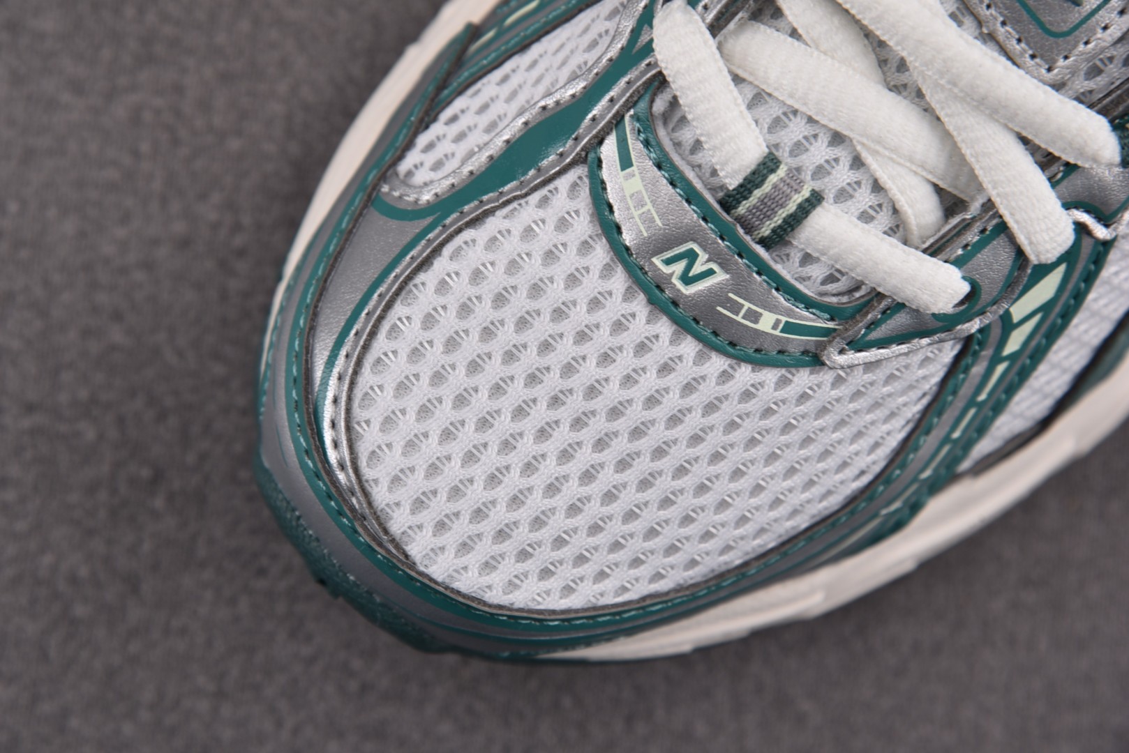 NB新百伦 尺码36-44.5

纯原出品-New Balance 740v2 White Marsh 