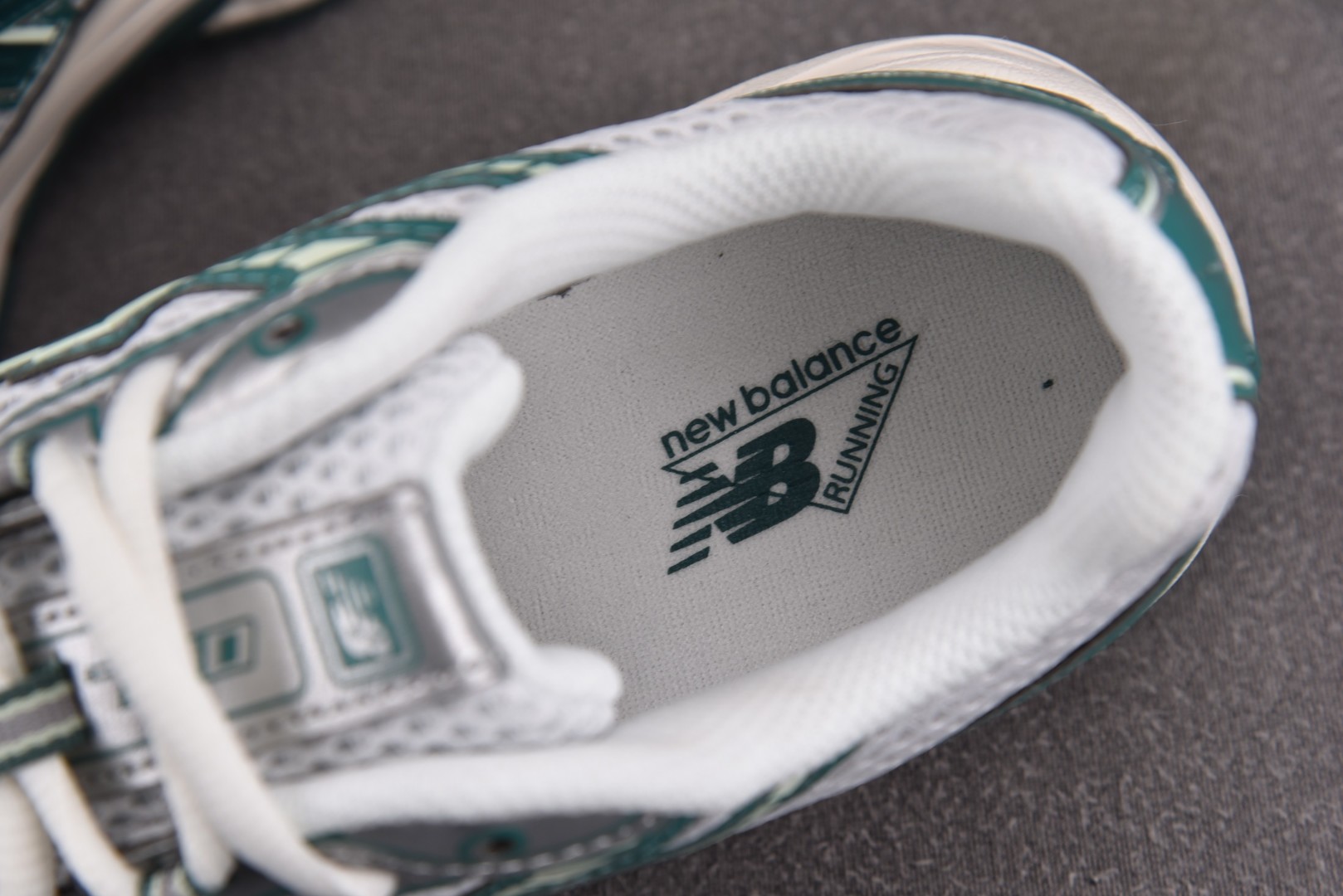 NB新百伦 尺码36-44.5

纯原出品-New Balance 740v2 White Marsh 