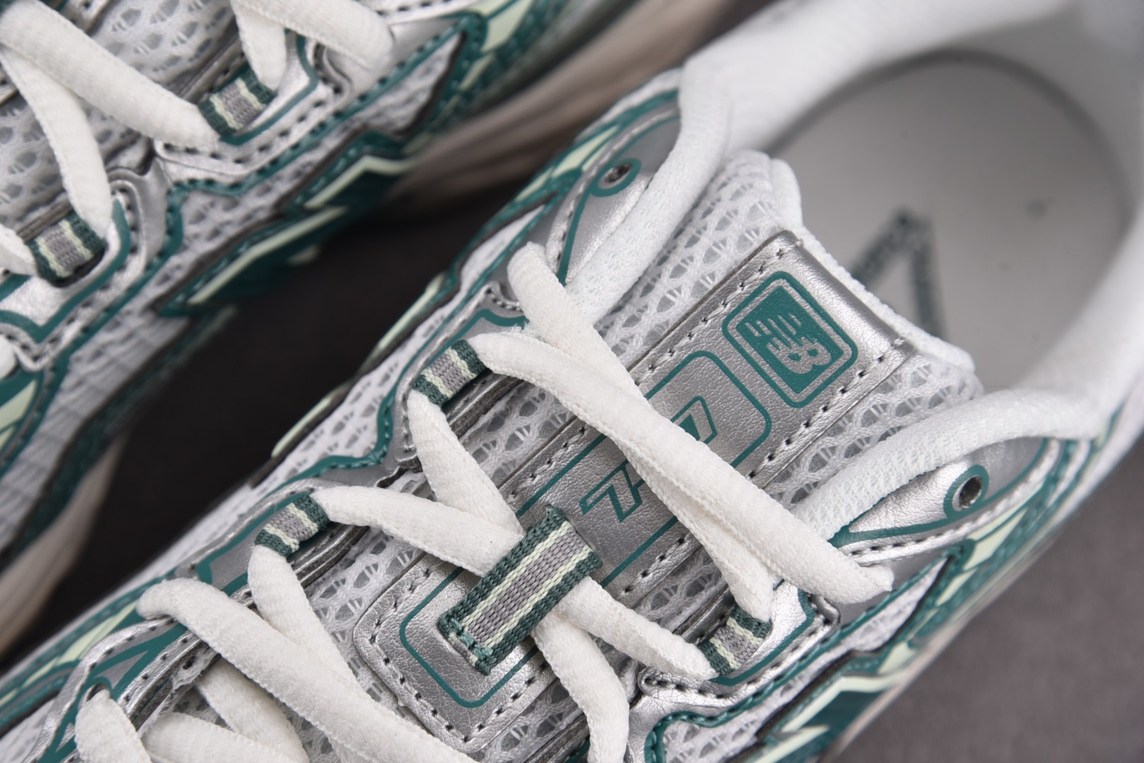 NB新百伦 尺码36-44.5

纯原出品-New Balance 740v2 White Marsh 