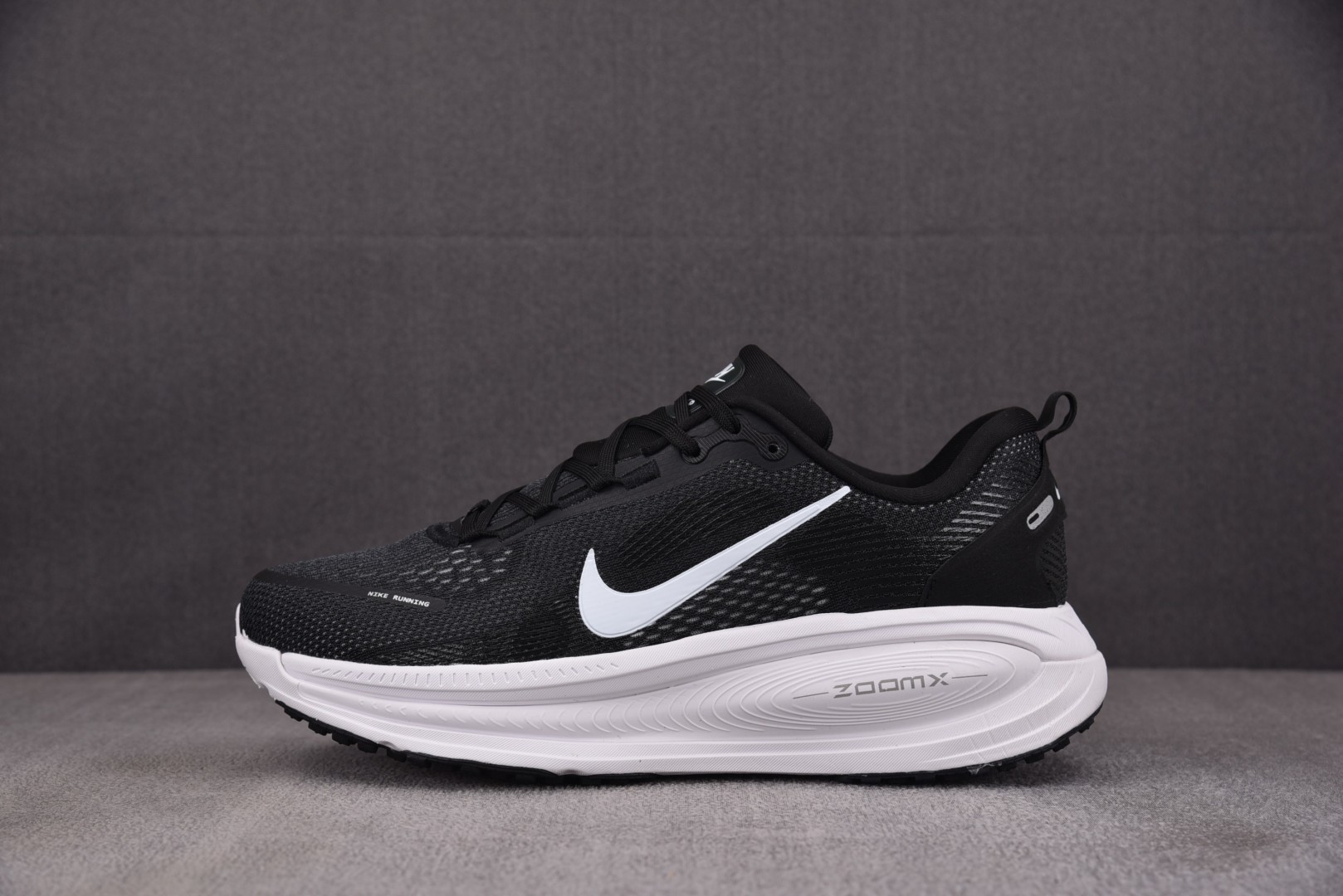Zoom 尺码35.5-45

纯原版出品-Air Zoom Vomero 18 登月18 2025新款