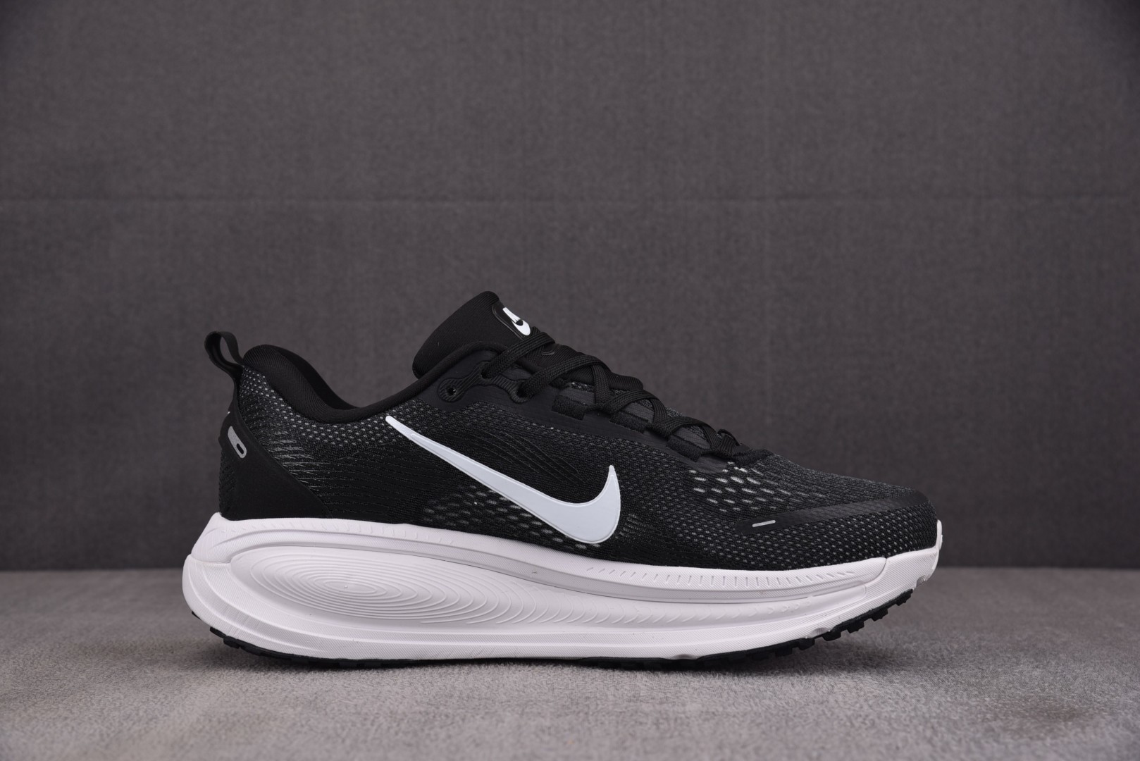 Zoom 尺码35.5-45

纯原版出品-Air Zoom Vomero 18 登月18 2025新款