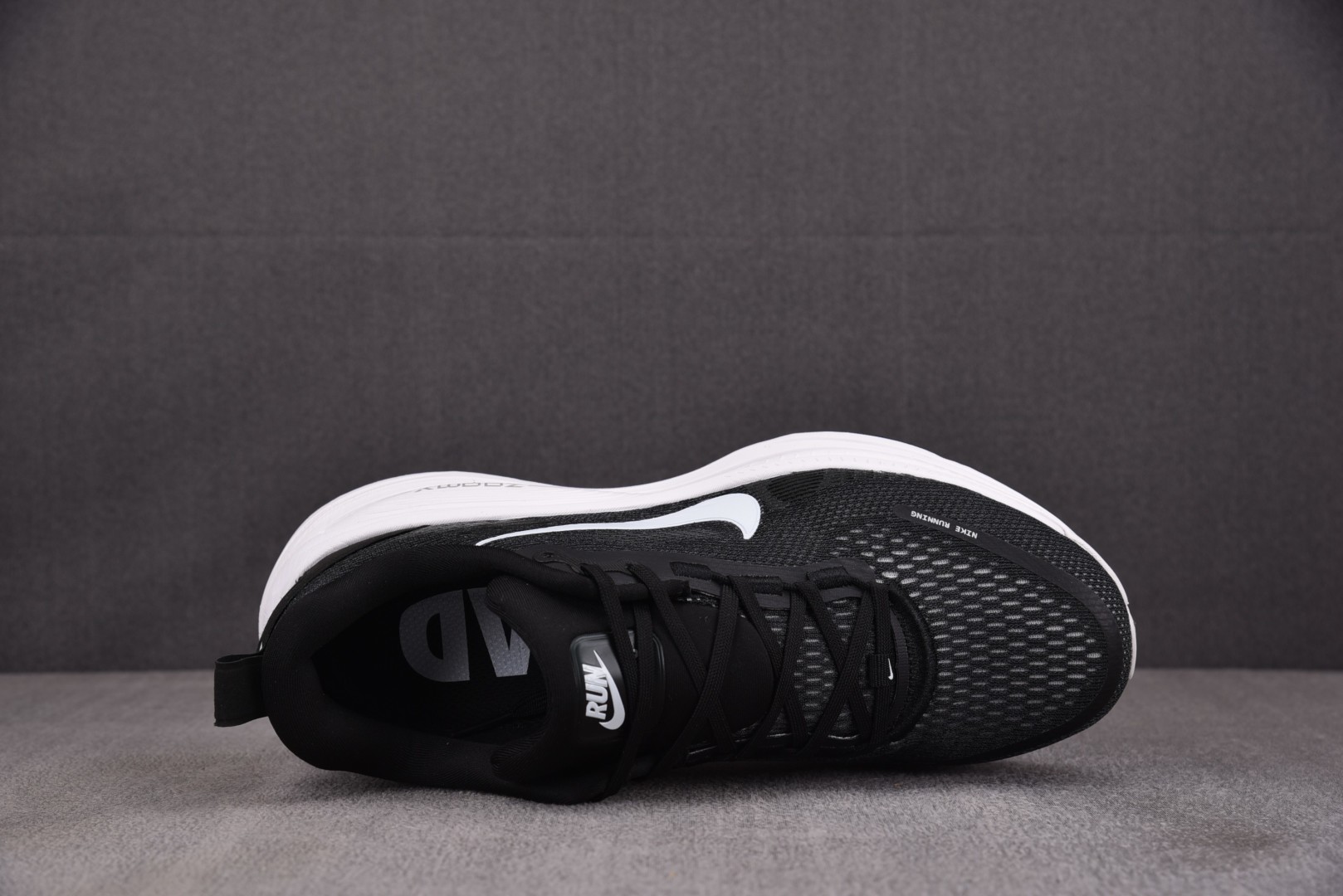 Zoom 尺码35.5-45

纯原版出品-Air Zoom Vomero 18 登月18 2025新款