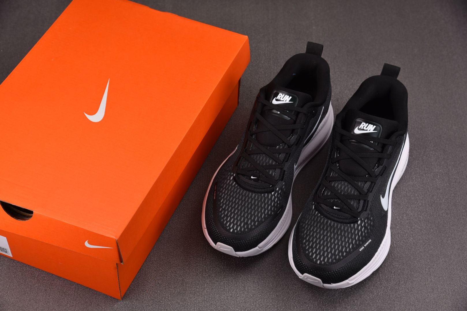 Zoom 尺码35.5-45

纯原版出品-Air Zoom Vomero 18 登月18 2025新款