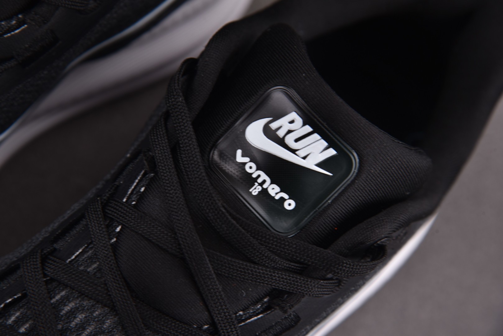 Zoom 尺码35.5-45

纯原版出品-Air Zoom Vomero 18 登月18 2025新款