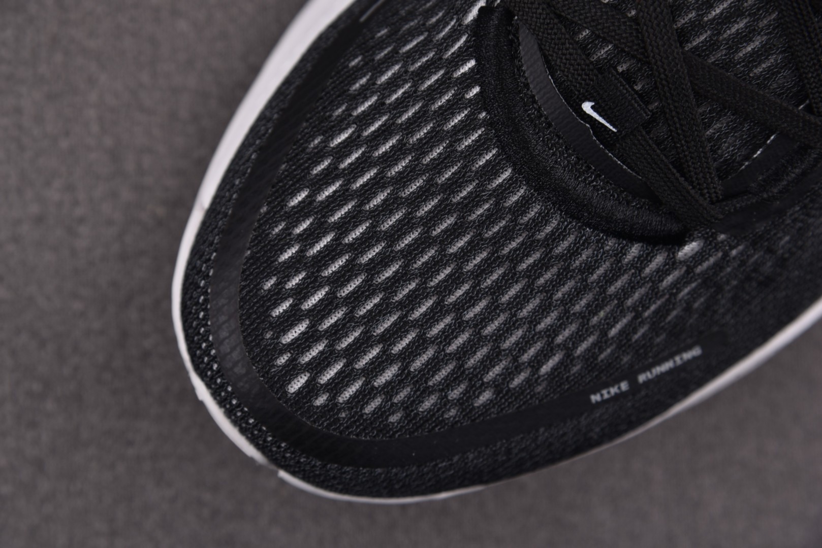 Zoom 尺码35.5-45

纯原版出品-Air Zoom Vomero 18 登月18 2025新款