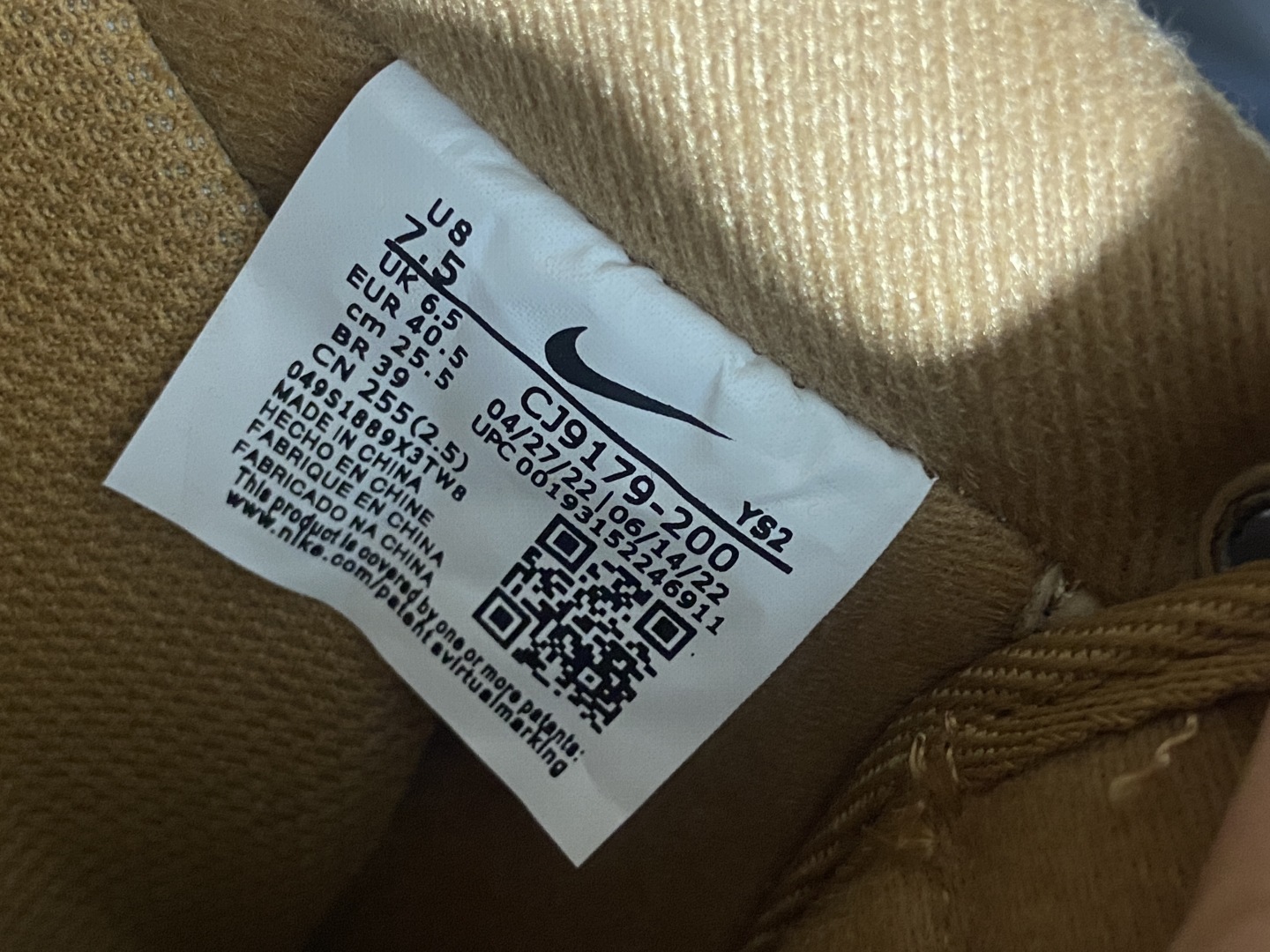 
纯原级别 Nike Air Force 1 Low 原厂冲刀皮料切割干净 无任何毛边 清洁度细节完美 