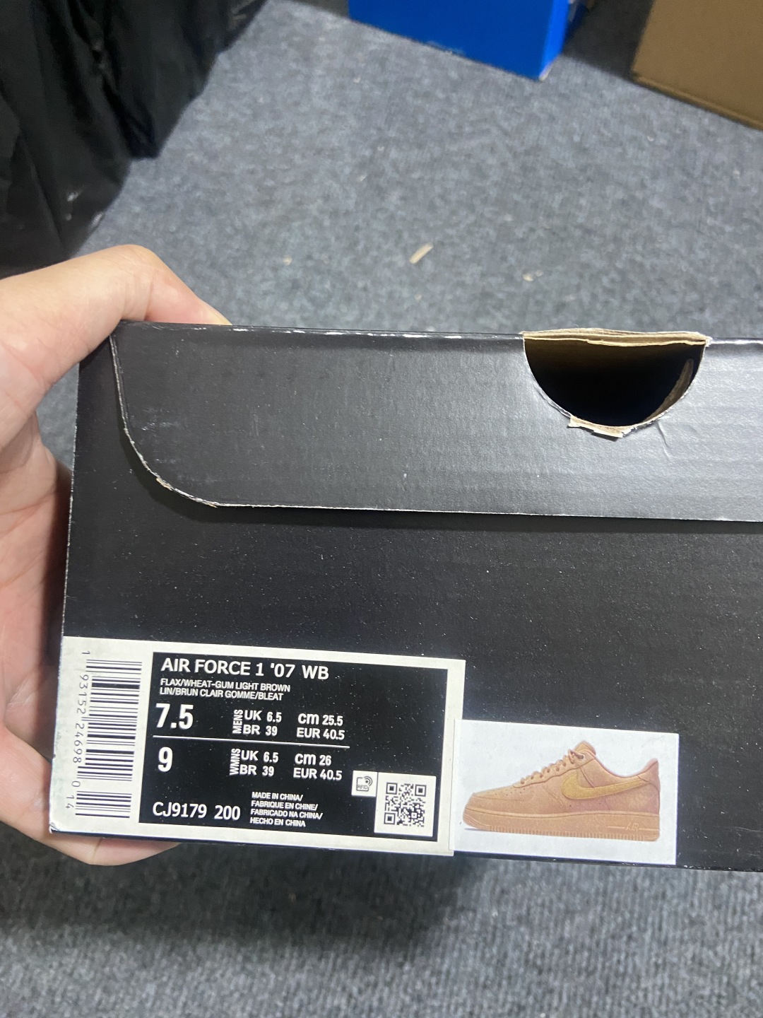 
纯原级别 Nike Air Force 1 Low 原厂冲刀皮料切割干净 无任何毛边 清洁度细节完美 