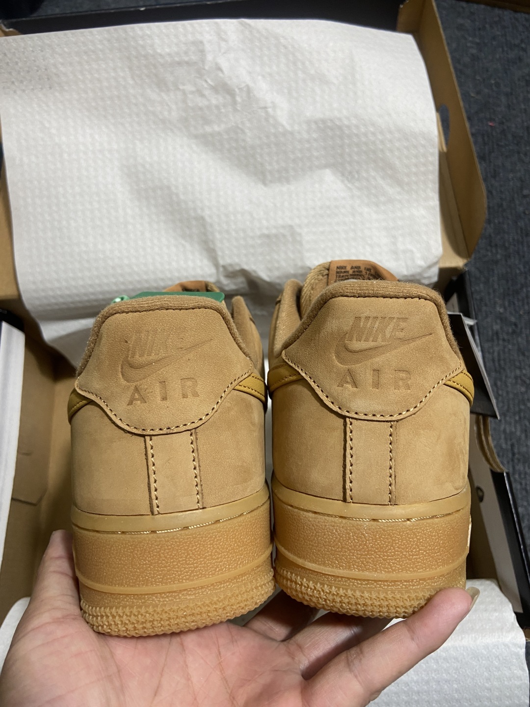
纯原级别 Nike Air Force 1 Low 原厂冲刀皮料切割干净 无任何毛边 清洁度细节完美 
