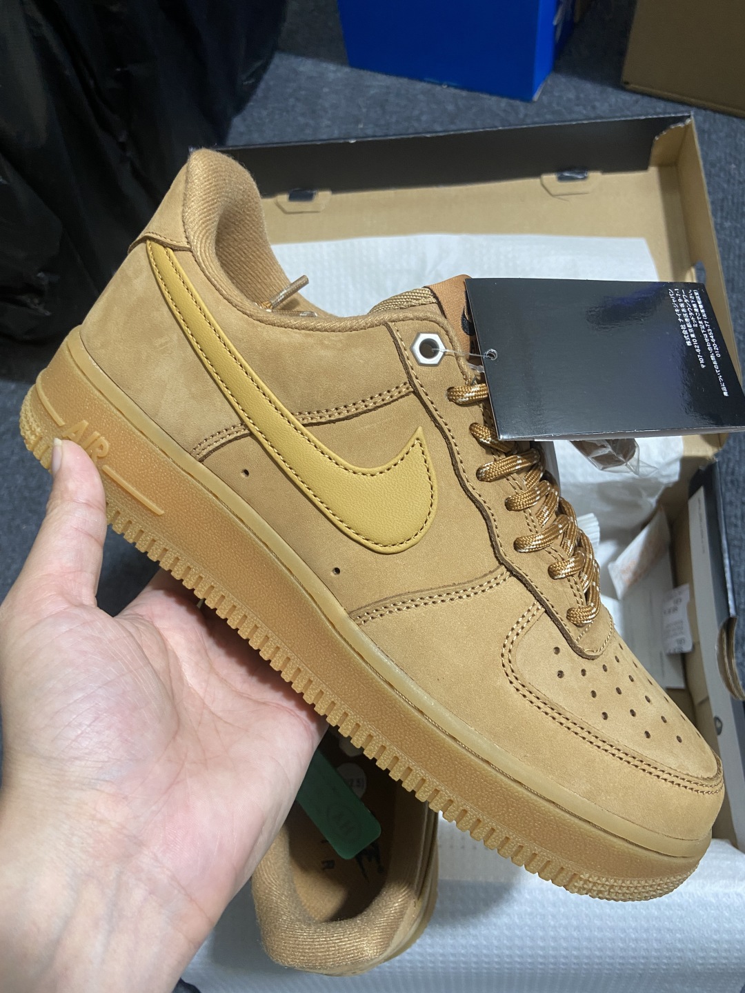 
纯原级别 Nike Air Force 1 Low 原厂冲刀皮料切割干净 无任何毛边 清洁度细节完美 