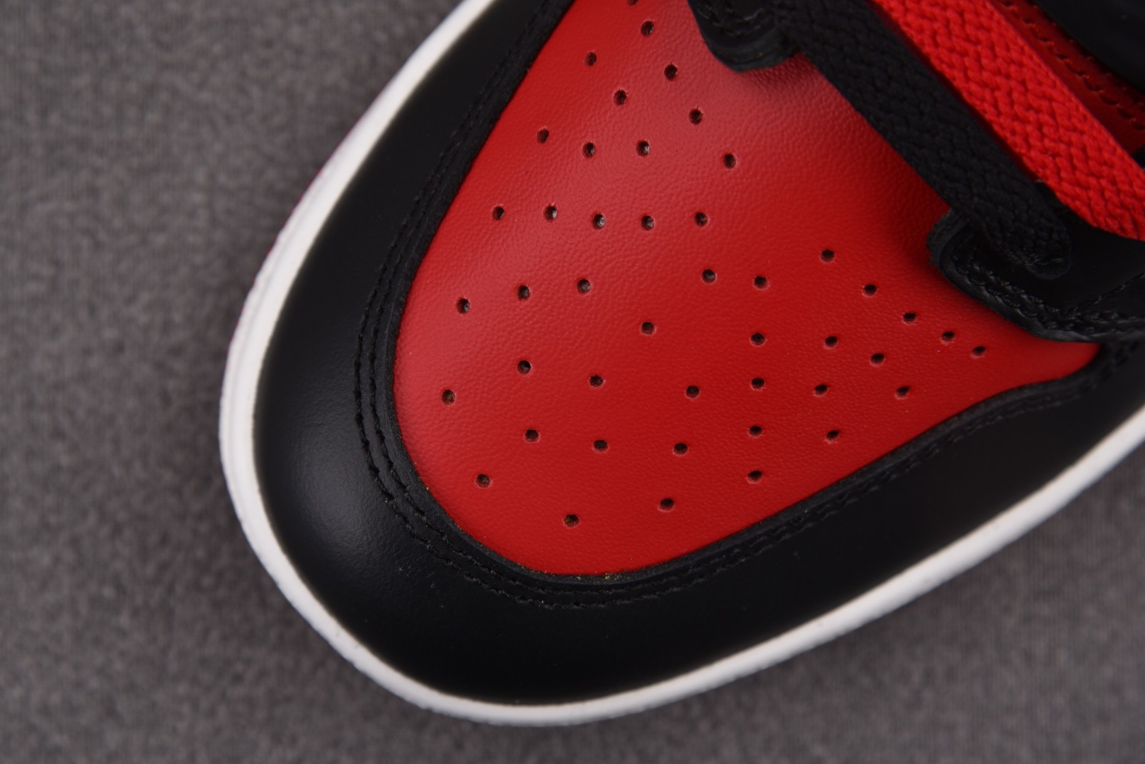 AJ 高帮 尺码40-47.5

纯原出品-Air Jordan 1 Retro High '85 OG