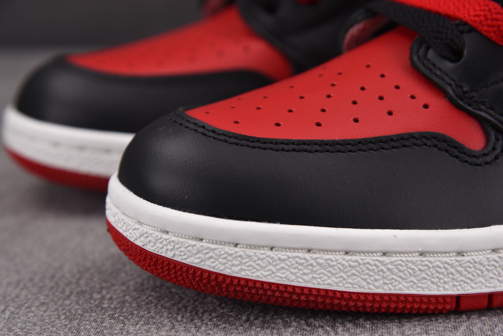 AJ 高帮 尺码40-47.5

纯原出品-Air Jordan 1 Retro High '85 OG