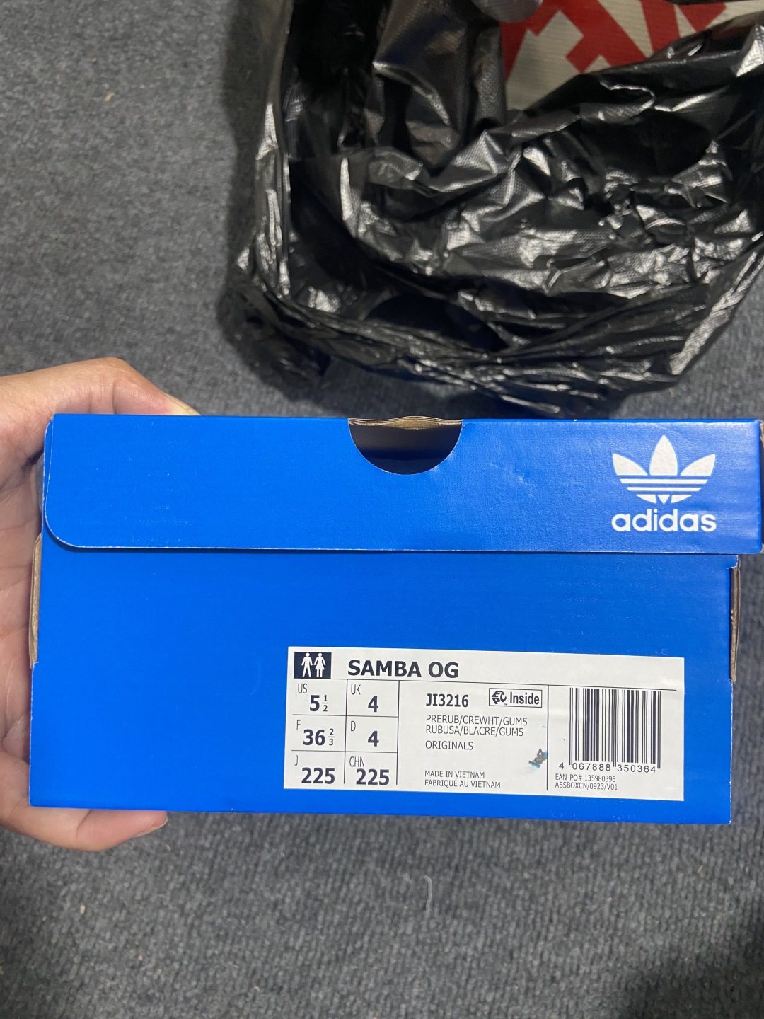 
【C纯原】市面最顶级品质没有之一！
此版鞋身全部采用进口原厂头层皮
原厂头层 区分市面偷工减料！
Ad