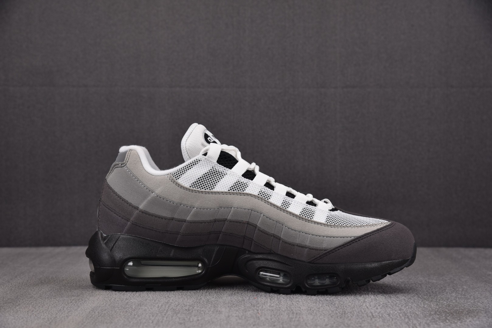 MAX95 尺码40-48.5

纯原出品-NK Air Max 95 OG Black Anthrac