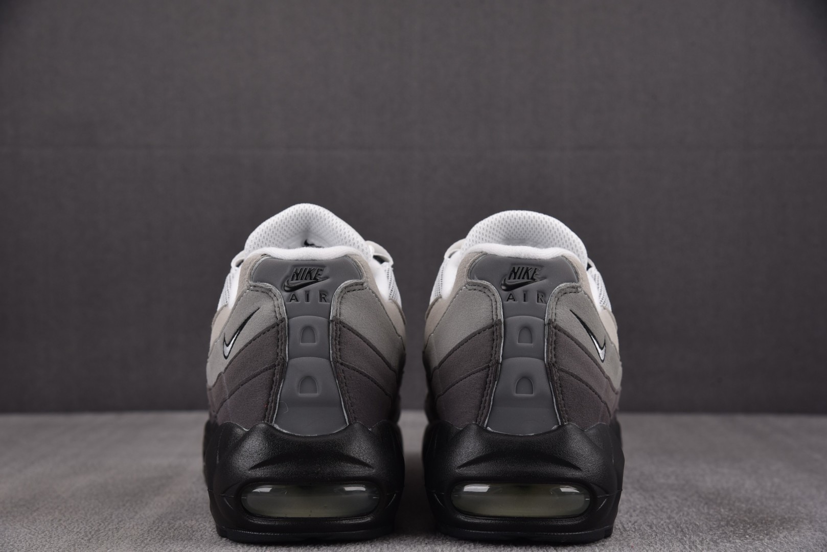 MAX95 尺码40-48.5

纯原出品-NK Air Max 95 OG Black Anthrac