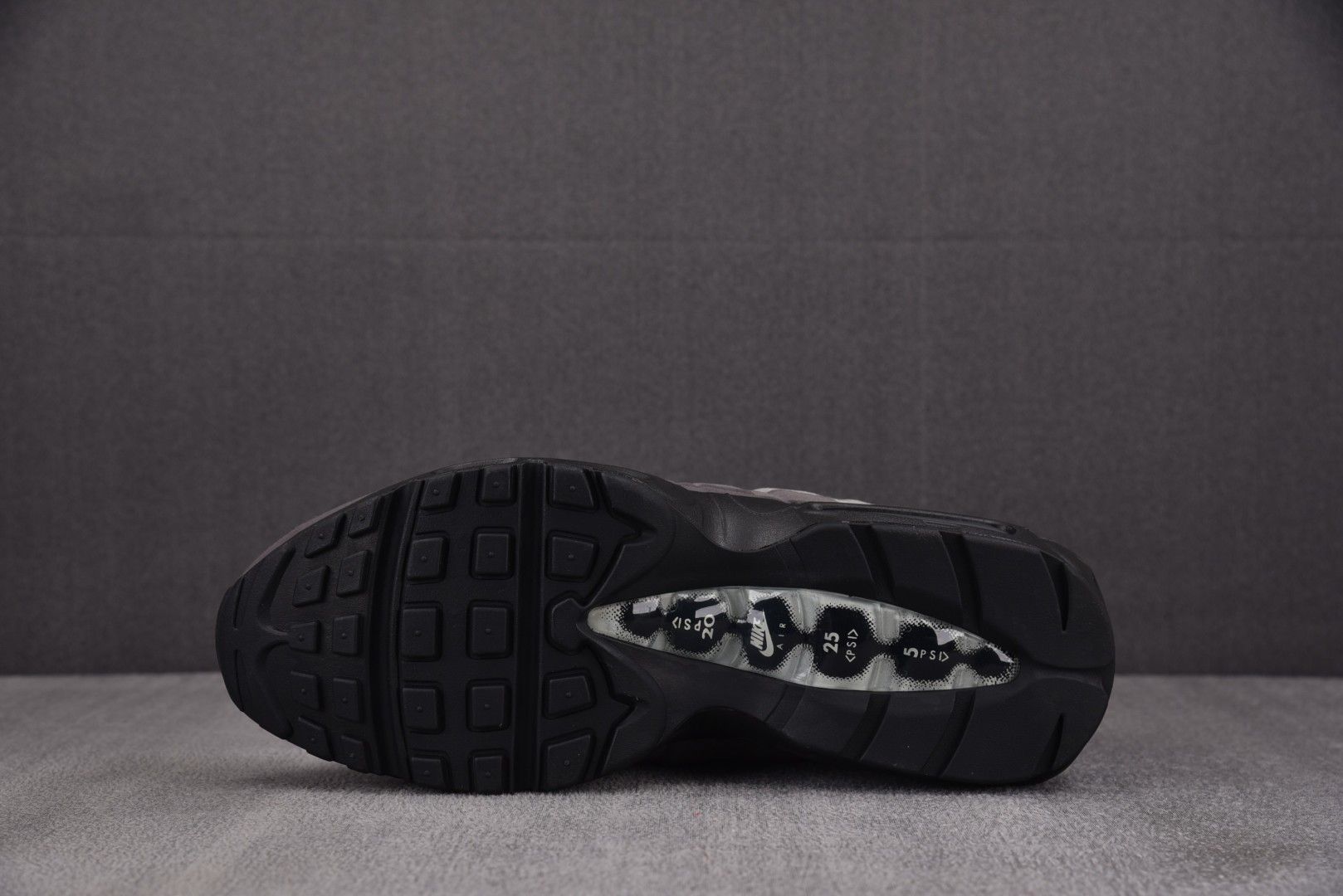 MAX95 尺码40-48.5

纯原出品-NK Air Max 95 OG Black Anthrac