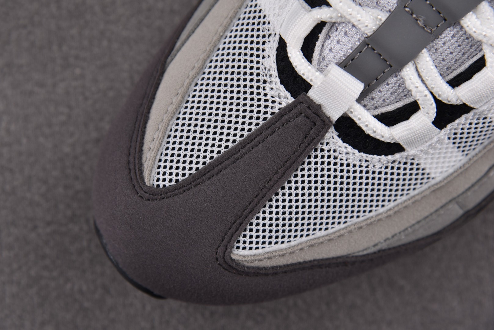 MAX95 尺码40-48.5

纯原出品-NK Air Max 95 OG Black Anthrac