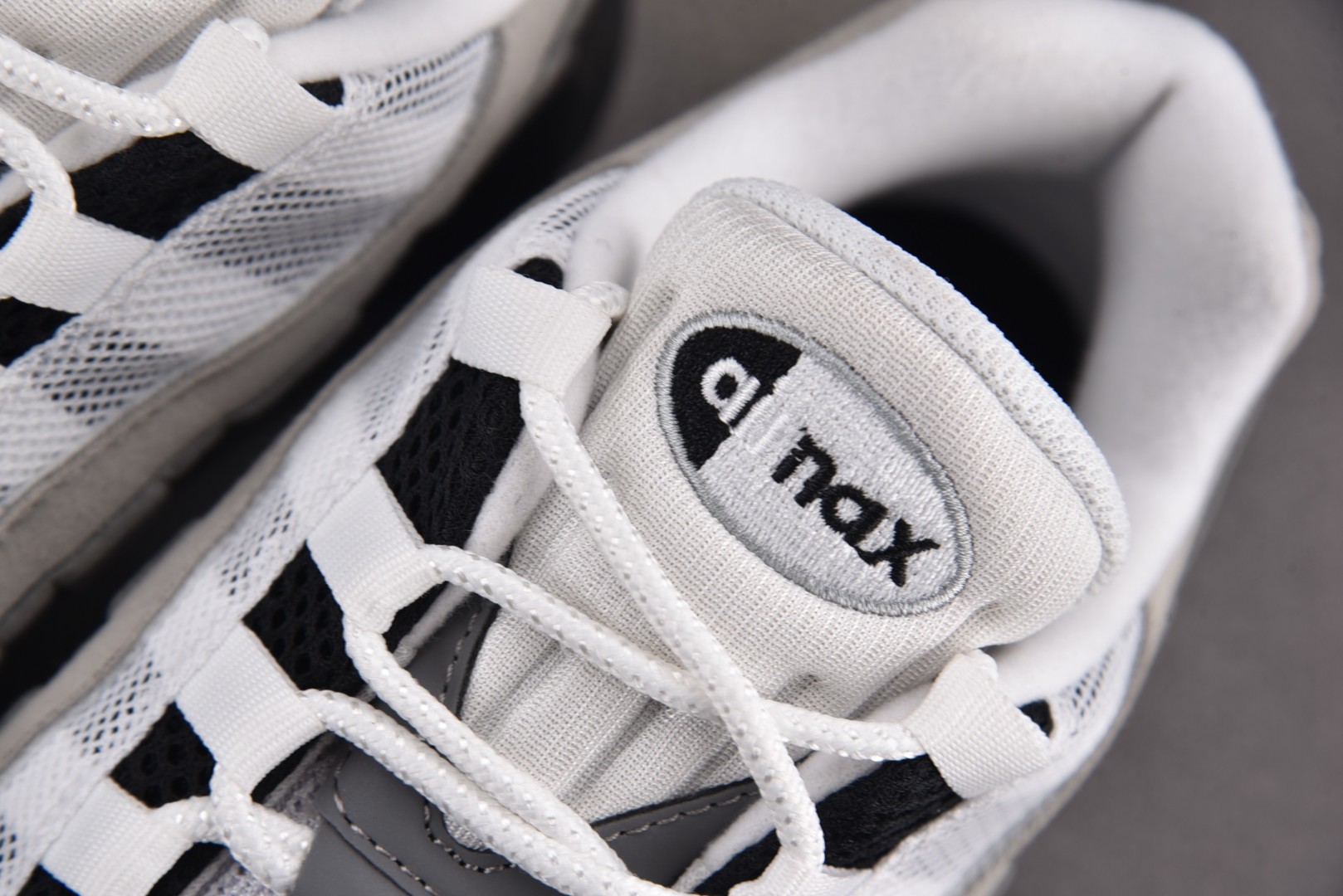 MAX95 尺码40-48.5

纯原出品-NK Air Max 95 OG Black Anthrac