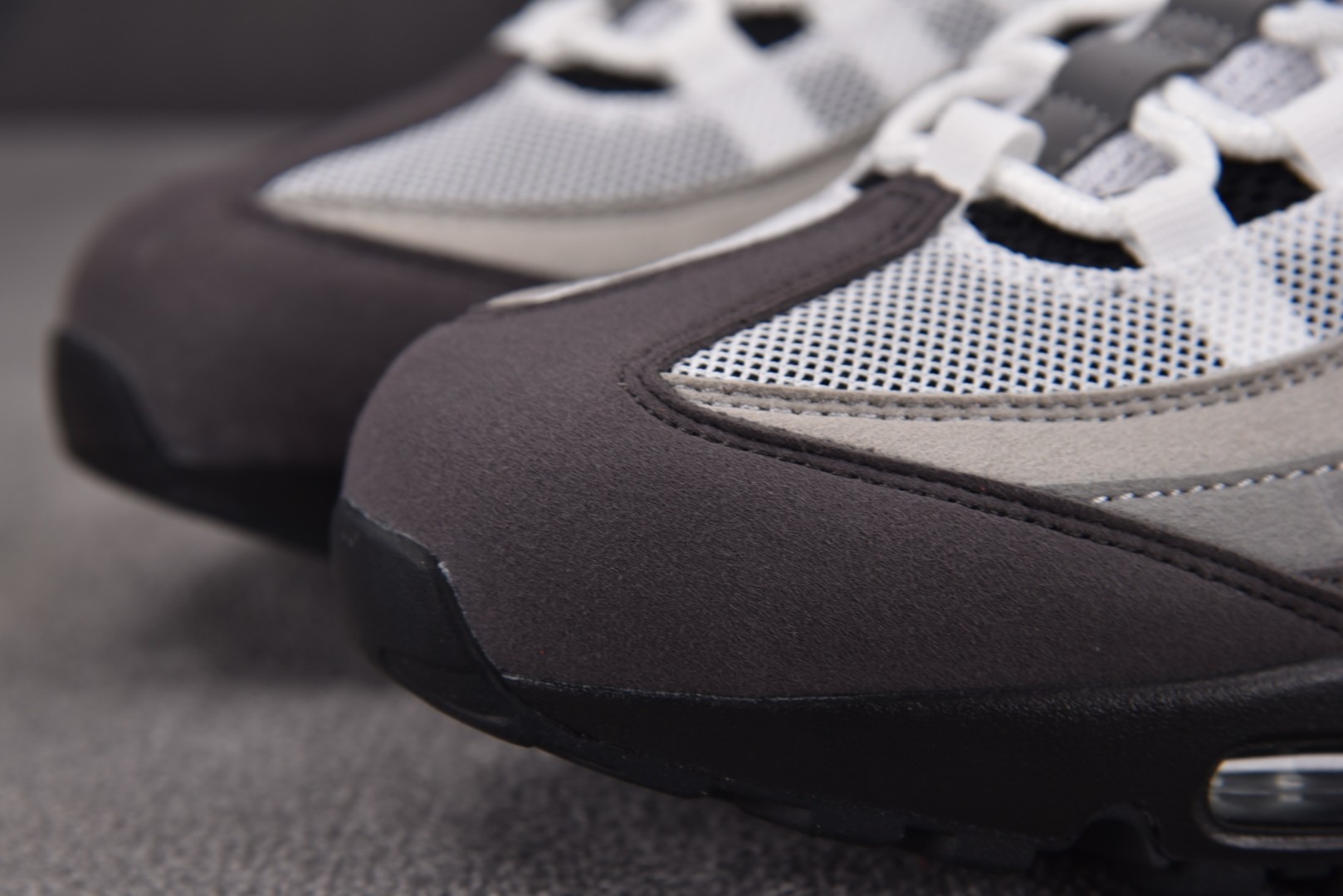 MAX95 尺码40-48.5

纯原出品-NK Air Max 95 OG Black Anthrac