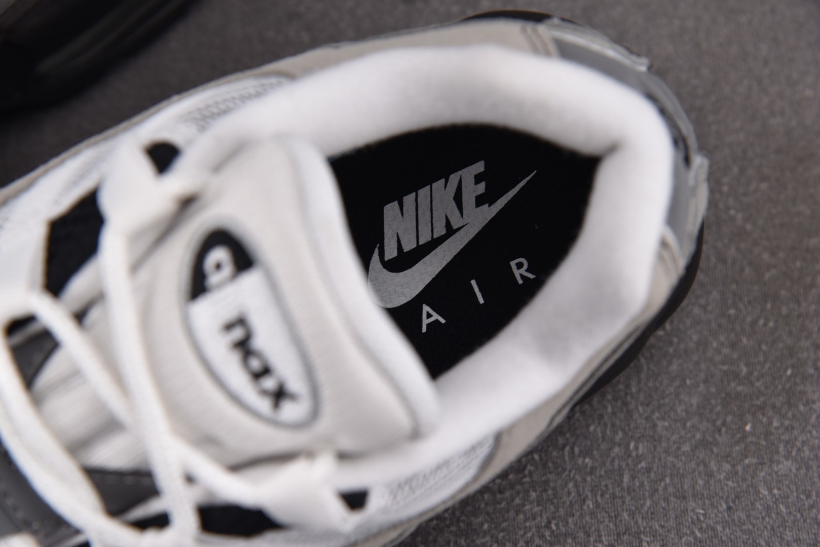 MAX95 尺码40-48.5

纯原出品-NK Air Max 95 OG Black Anthrac