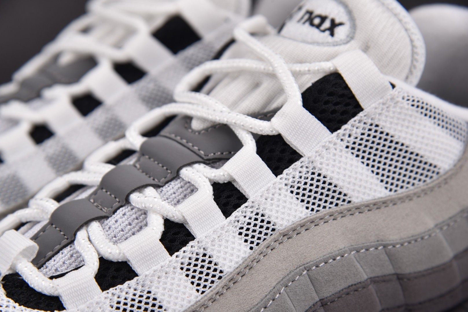 MAX95 尺码40-48.5

纯原出品-NK Air Max 95 OG Black Anthrac