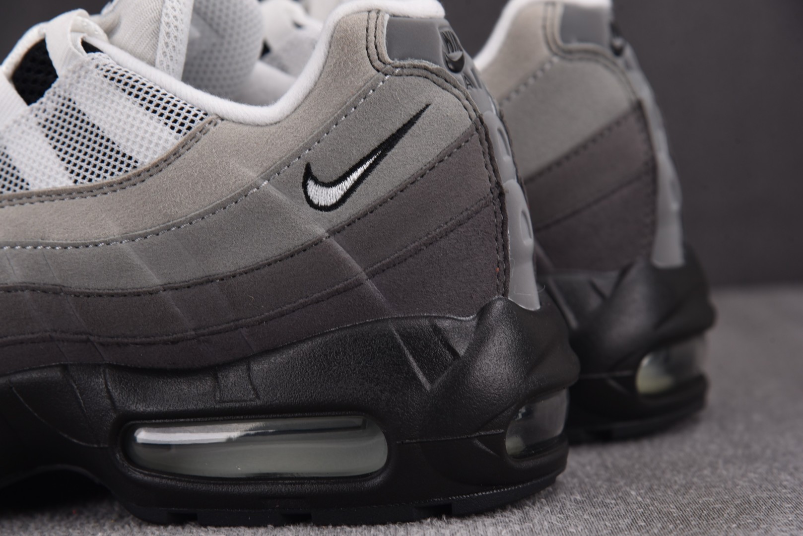 MAX95 尺码40-48.5

纯原出品-NK Air Max 95 OG Black Anthrac