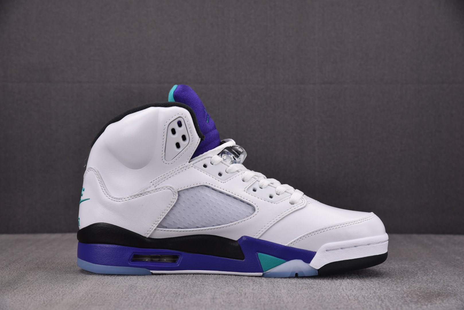 AJ5白紫 尺码40-47.5

纯原版出品-Air Jordan 5 Retro 2025 Grape