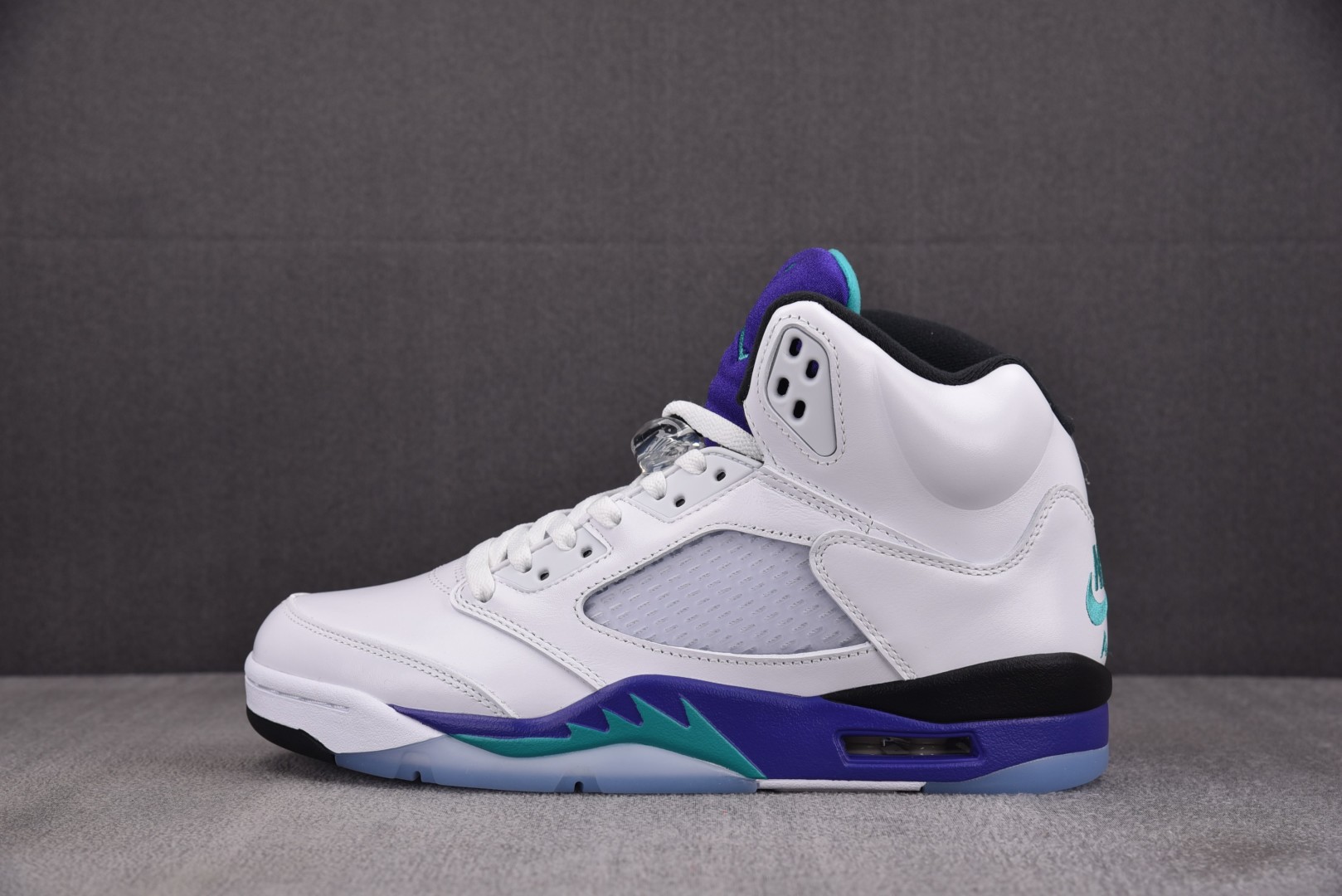 AJ5白紫 尺码40-47.5

纯原版出品-Air Jordan 5 Retro 2025 Grape