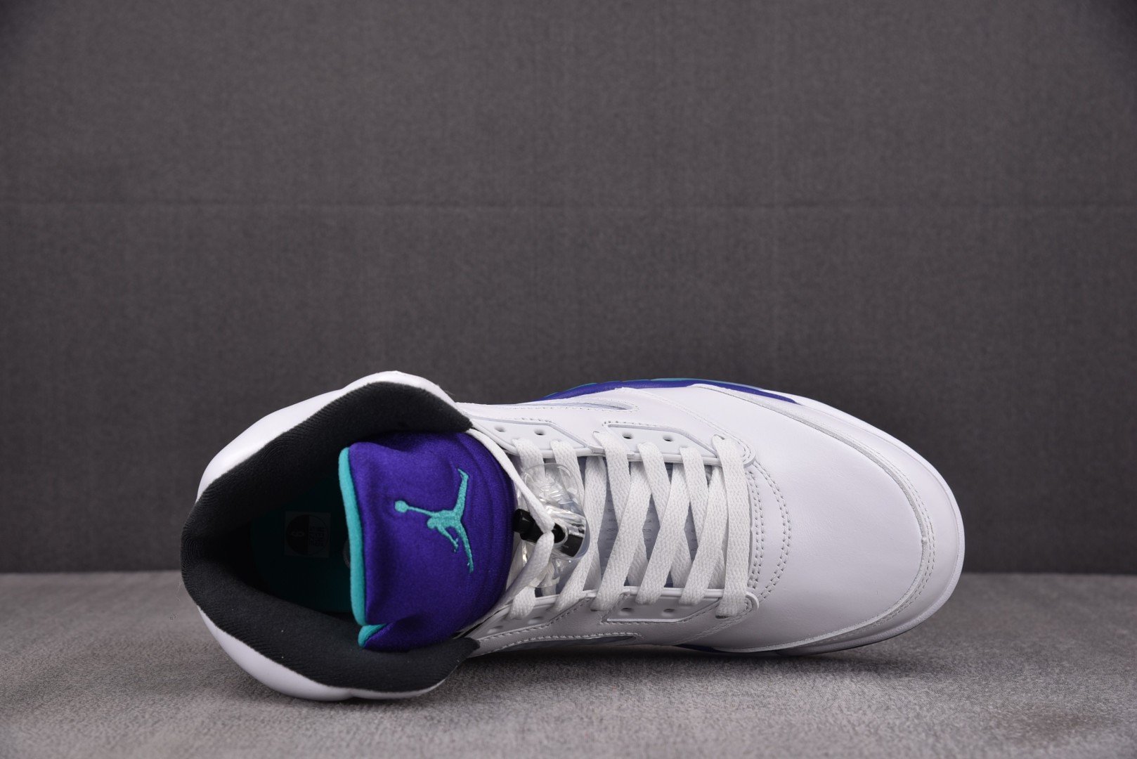 AJ5白紫 尺码40-47.5

纯原版出品-Air Jordan 5 Retro 2025 Grape