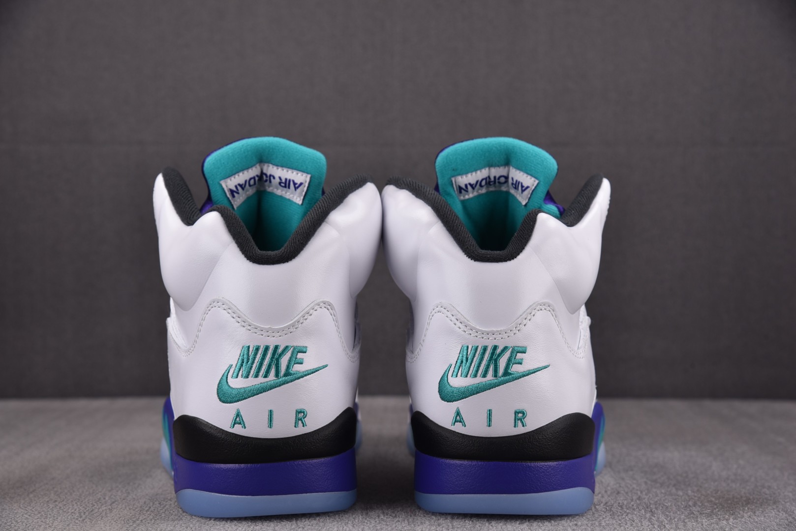 AJ5白紫 尺码40-47.5

纯原版出品-Air Jordan 5 Retro 2025 Grape