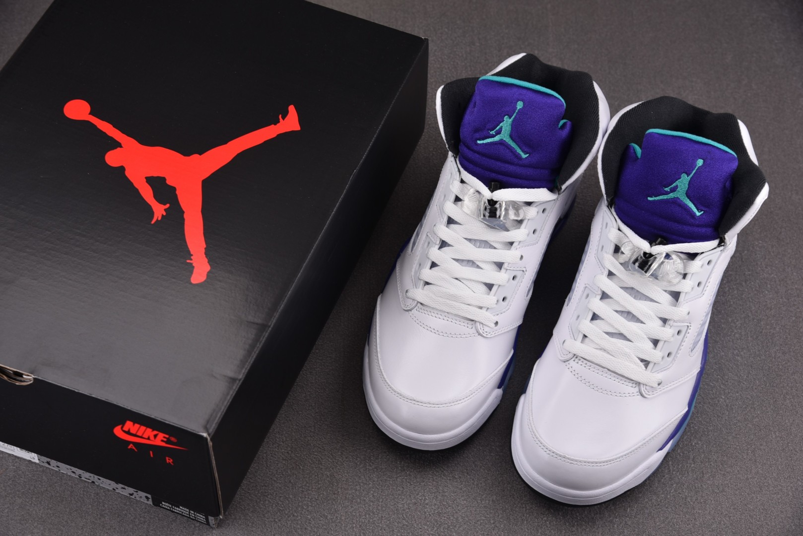 AJ5白紫 尺码40-47.5

纯原版出品-Air Jordan 5 Retro 2025 Grape
