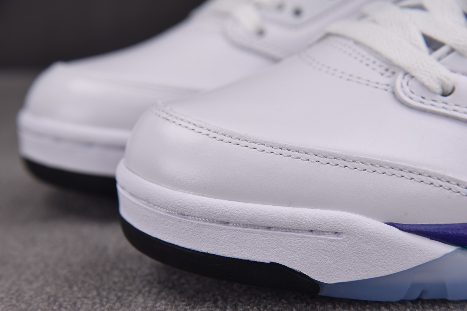 AJ5白紫 尺码40-47.5

纯原版出品-Air Jordan 5 Retro 2025 Grape