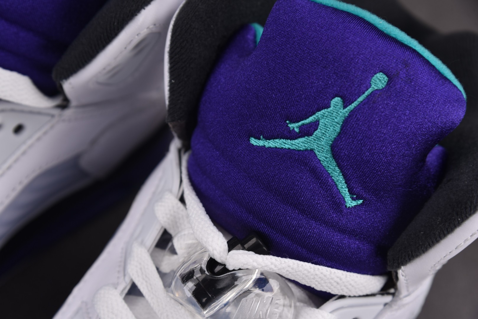 AJ5白紫 尺码40-47.5

纯原版出品-Air Jordan 5 Retro 2025 Grape