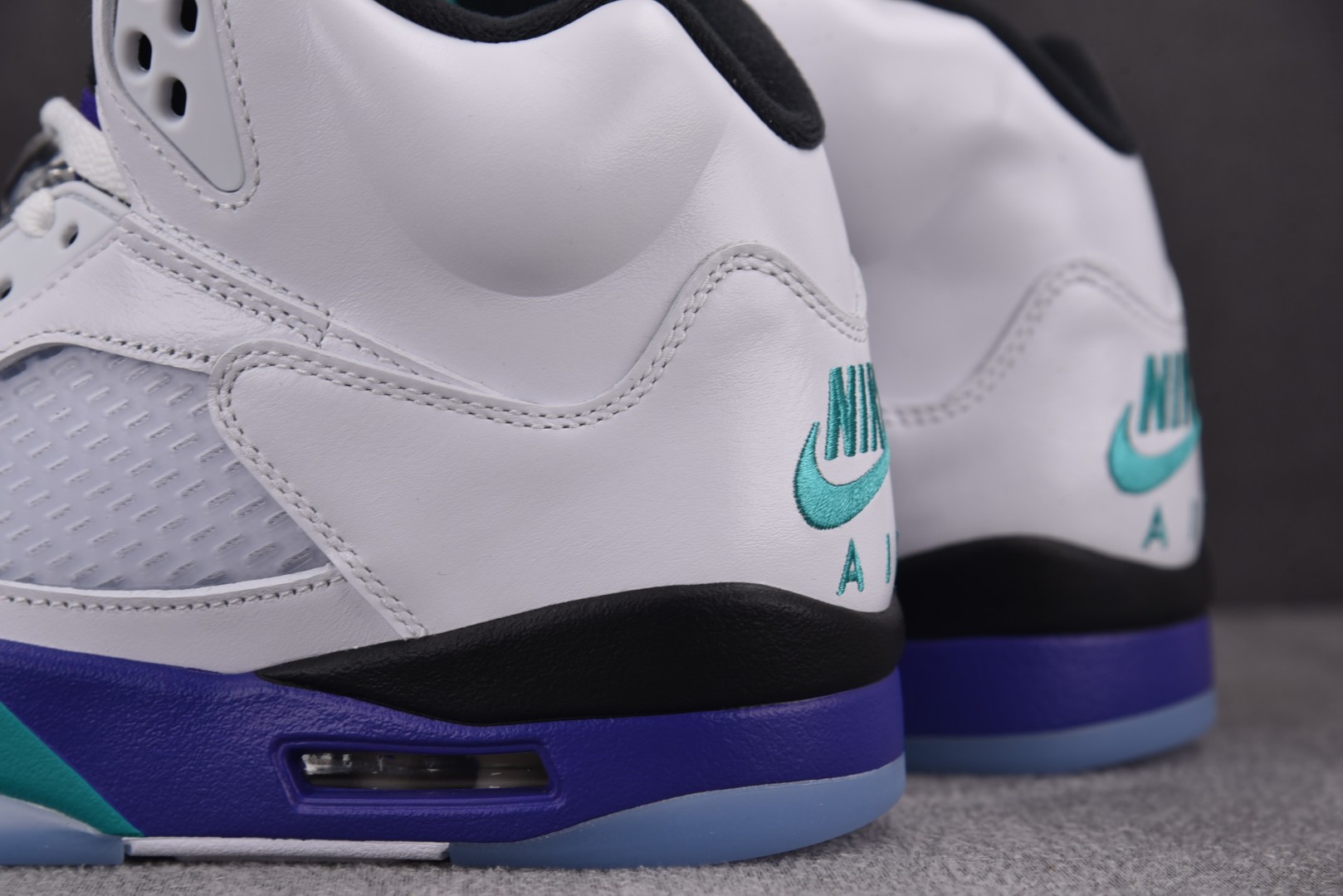 AJ5白紫 尺码40-47.5

纯原版出品-Air Jordan 5 Retro 2025 Grape