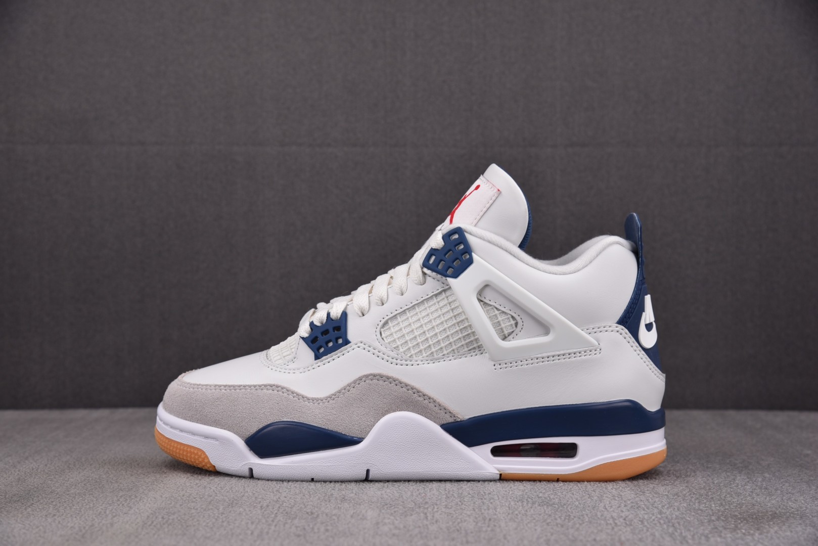 AJ4海军蓝 尺码40-47.5

纯原版出品-SB x Air Jordan Air 4 Retro 