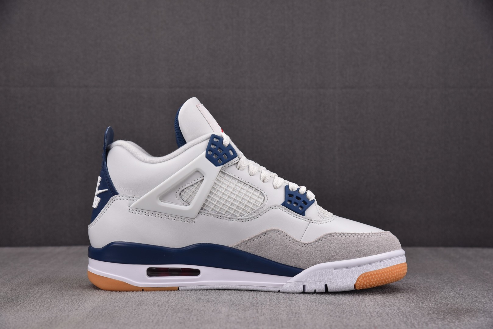 AJ4海军蓝 尺码40-47.5

纯原版出品-SB x Air Jordan Air 4 Retro 