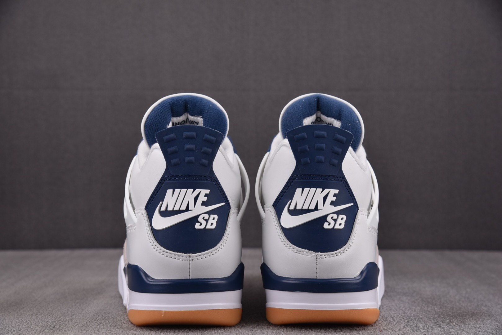 AJ4海军蓝 尺码40-47.5

纯原版出品-SB x Air Jordan Air 4 Retro 