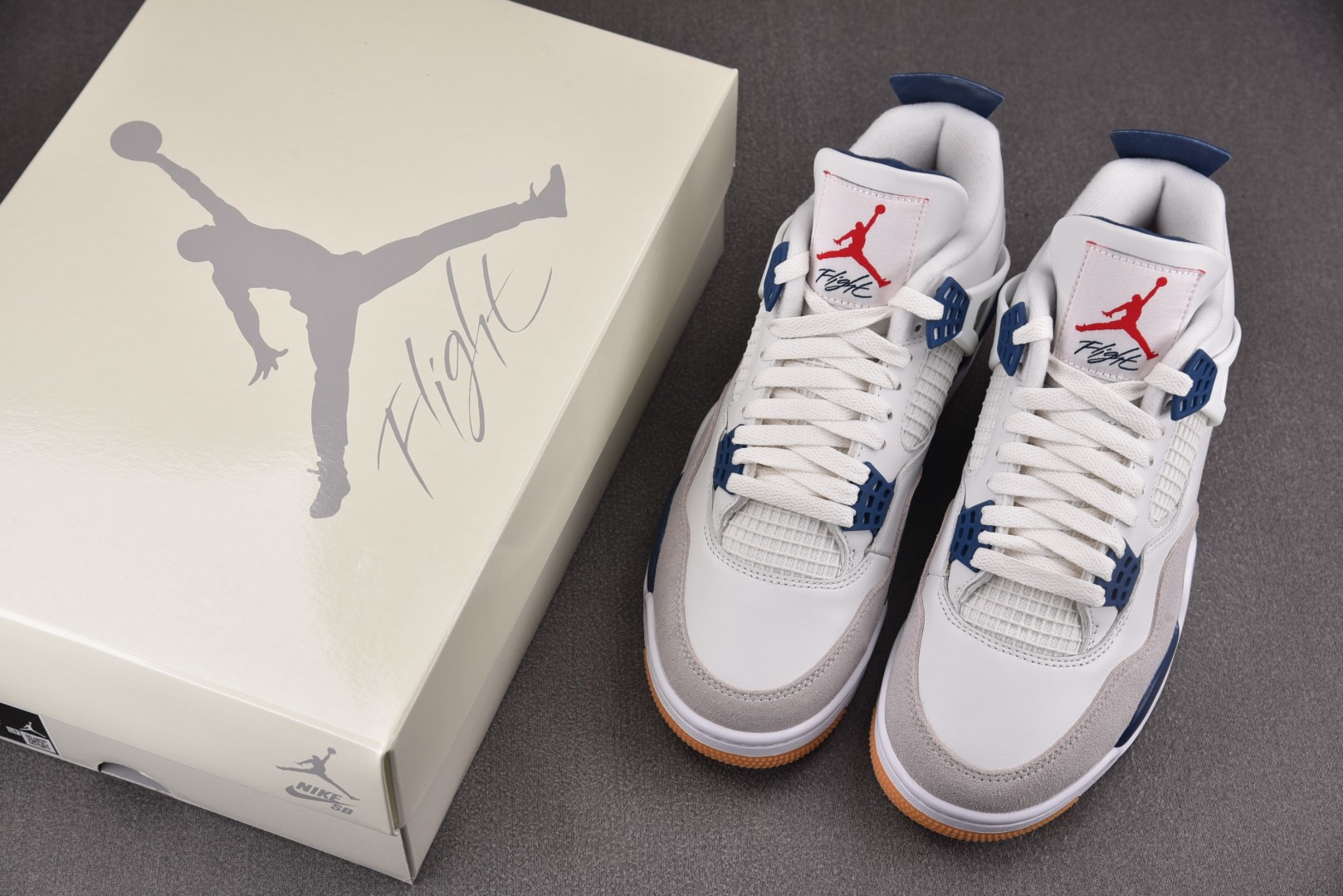 AJ4海军蓝 尺码40-47.5

纯原版出品-SB x Air Jordan Air 4 Retro 