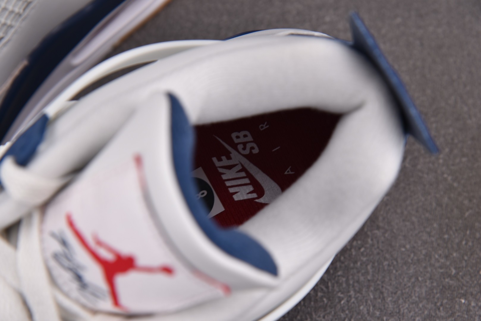 AJ4海军蓝 尺码40-47.5

纯原版出品-SB x Air Jordan Air 4 Retro 