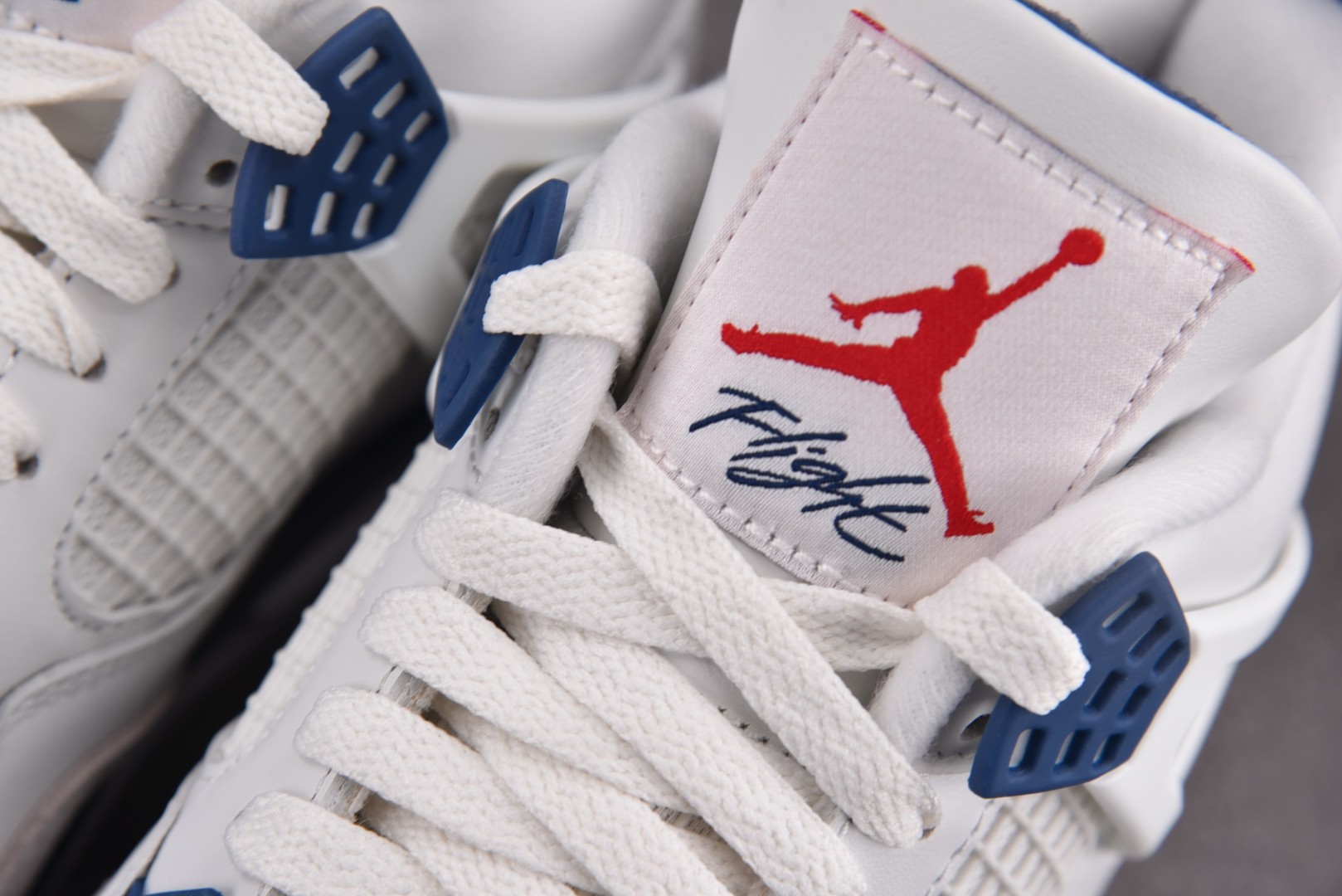 AJ4海军蓝 尺码40-47.5

纯原版出品-SB x Air Jordan Air 4 Retro 