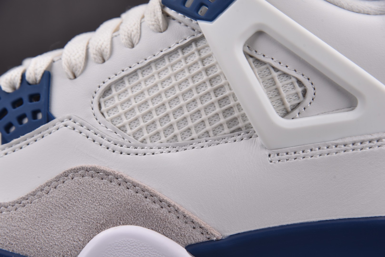 AJ4海军蓝 尺码40-47.5

纯原版出品-SB x Air Jordan Air 4 Retro 