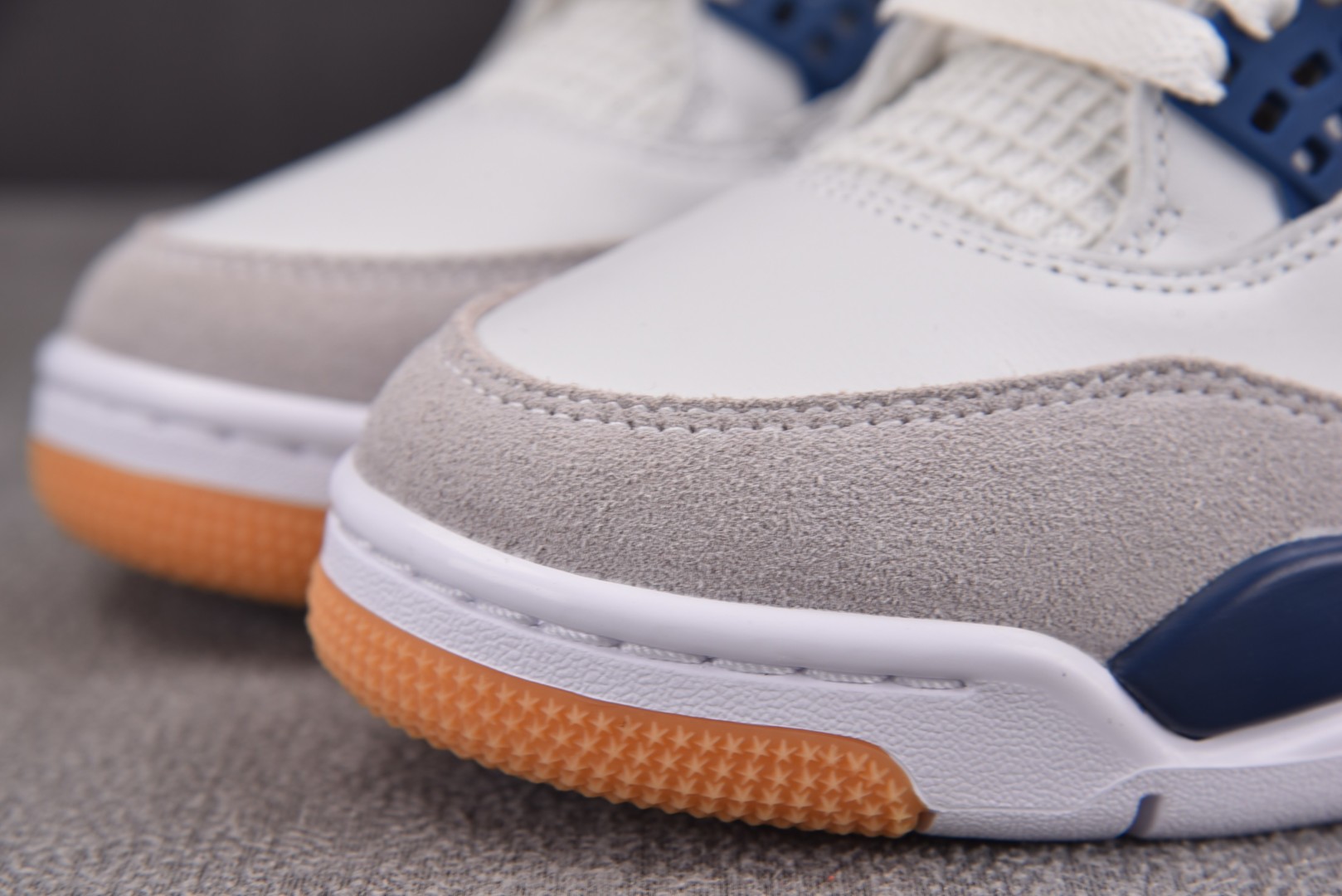 AJ4海军蓝 尺码40-47.5

纯原版出品-SB x Air Jordan Air 4 Retro 