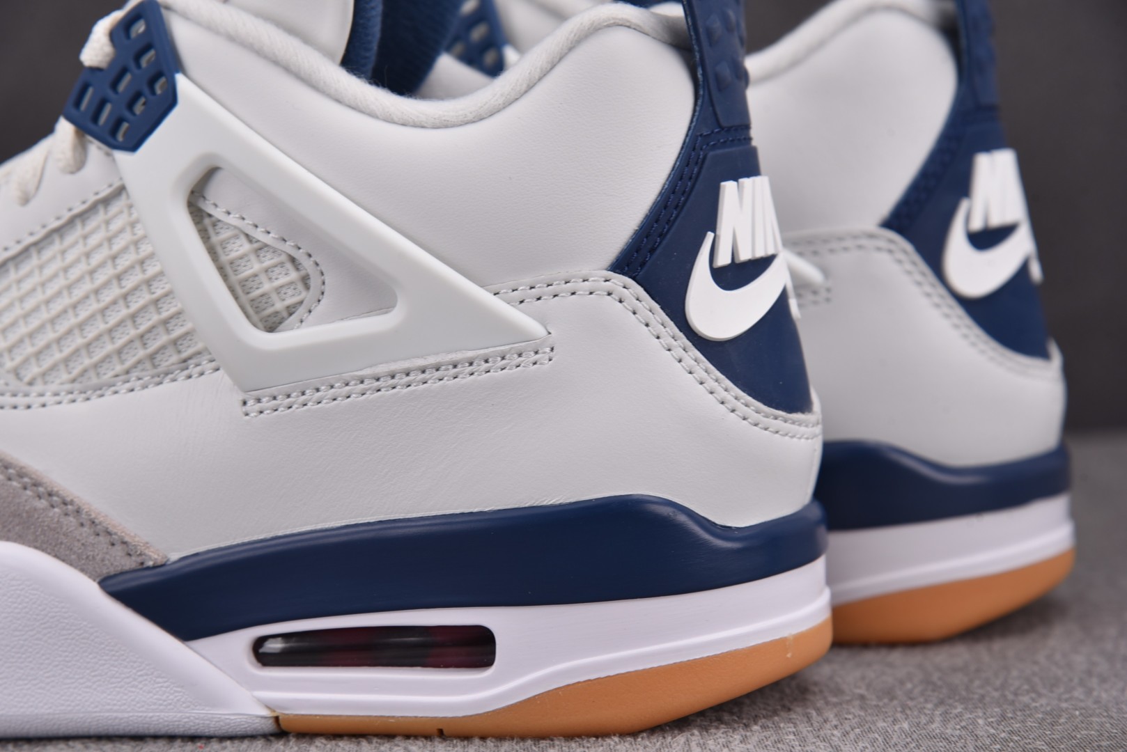 AJ4海军蓝 尺码40-47.5

纯原版出品-SB x Air Jordan Air 4 Retro 