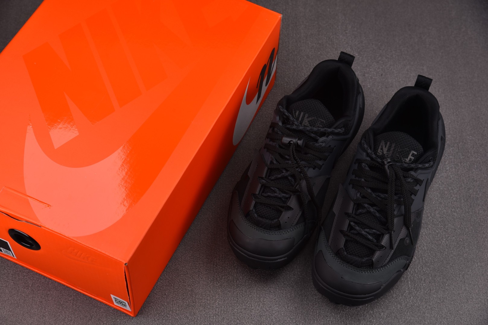 Sacai 尺码36-46

纯原版出品-NK x Zegamadome SP Sacai Black 
