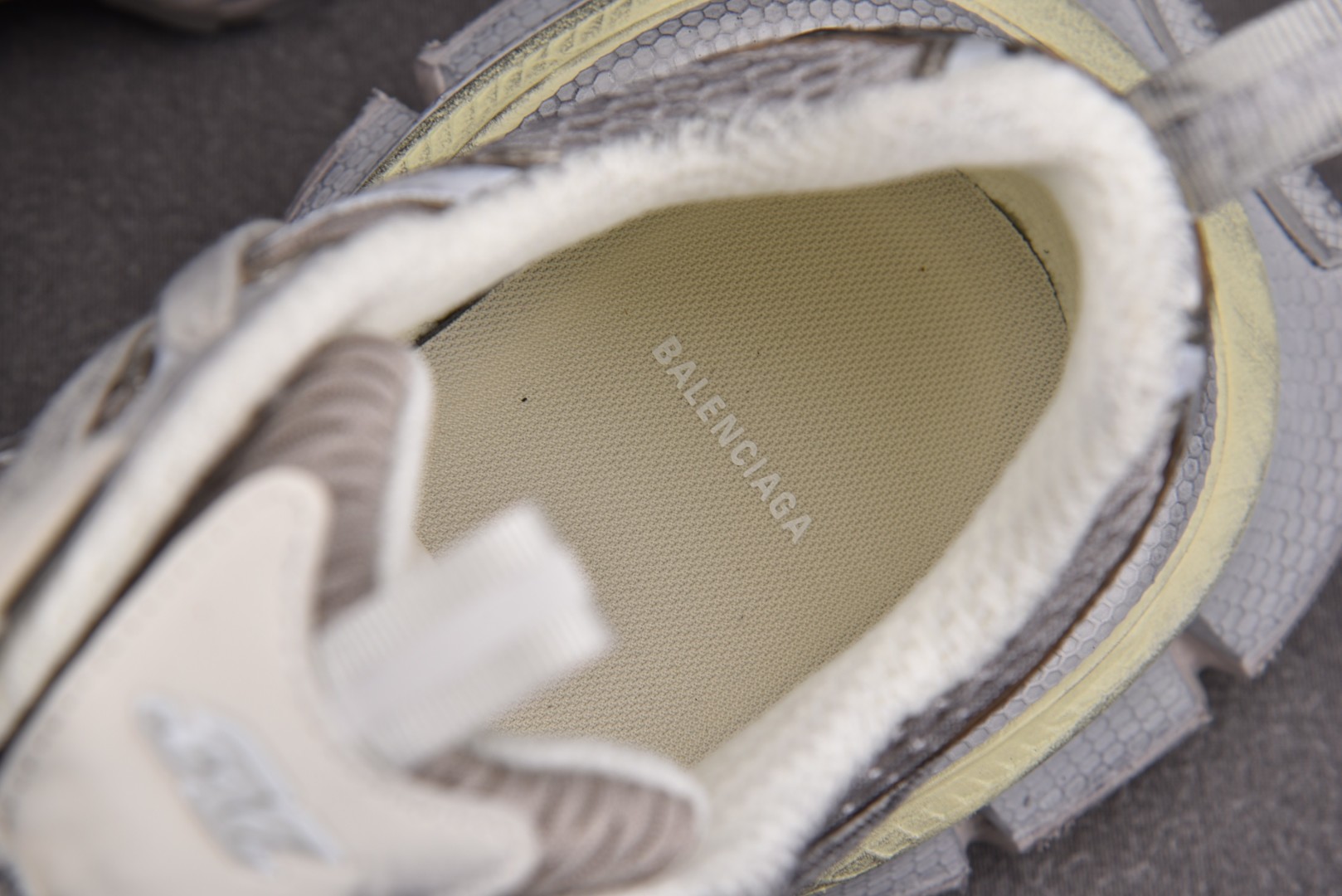 巴黎绑带 尺码36-45 偏大1码

纯原版出品-Balenciaga 3XL Extreme Lace