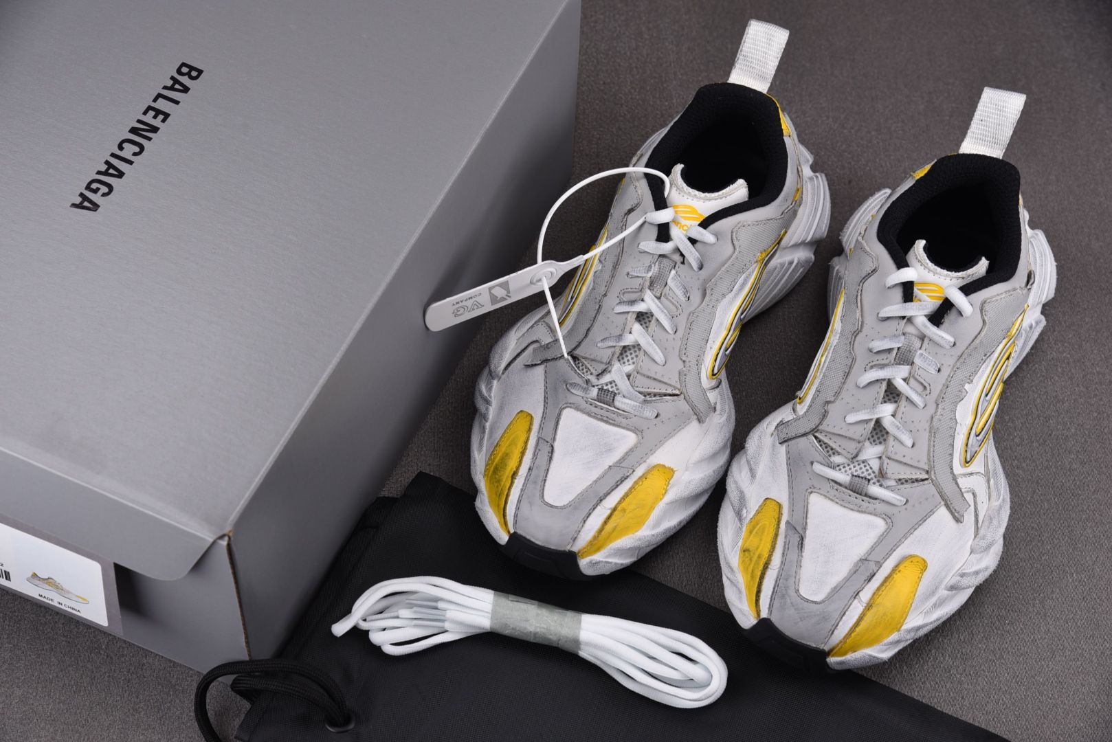 巴黎 尺码36-45 偏大1码

纯原版出品-Balenciaga Monday Yellow 灰黄 Y