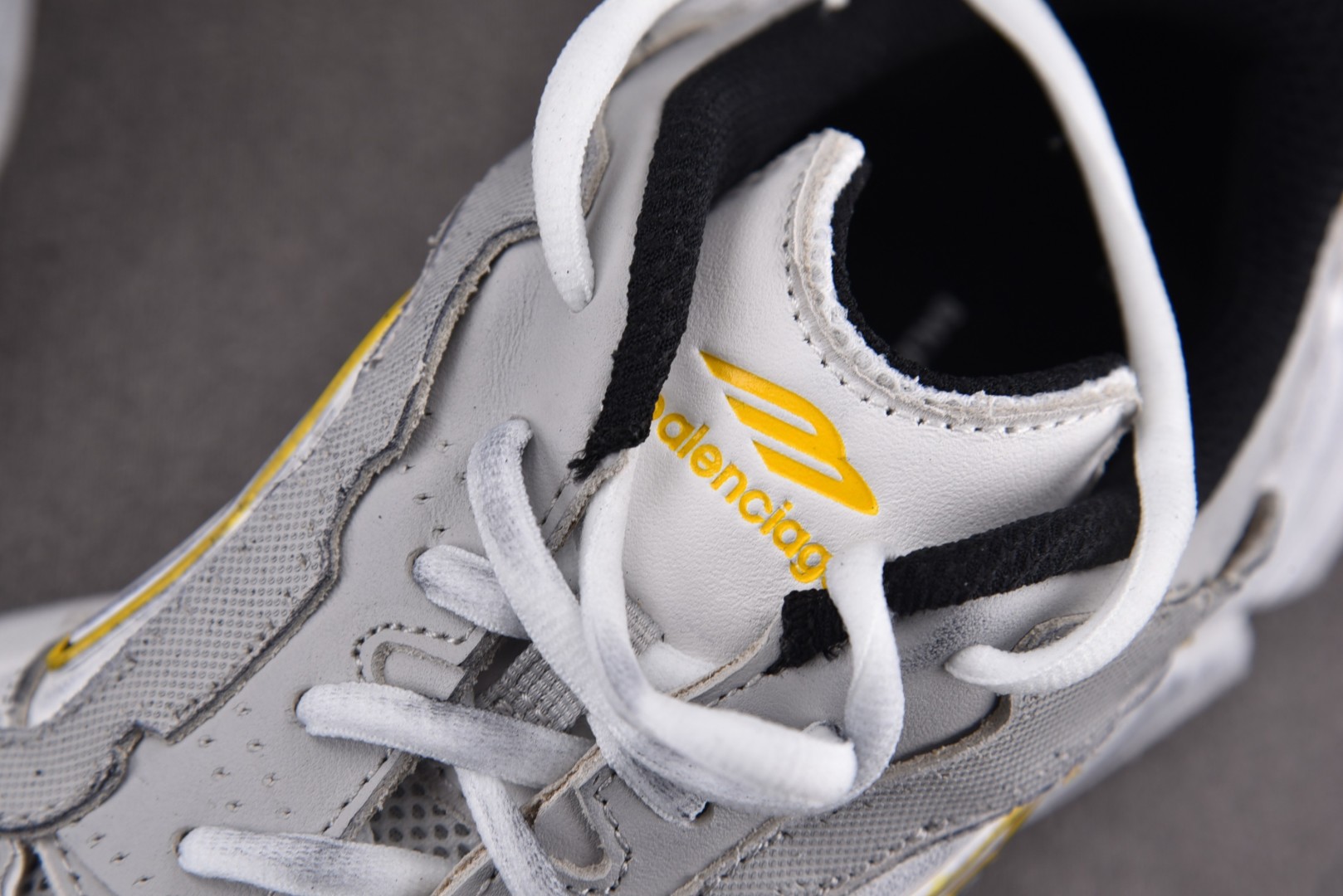 巴黎 尺码36-45 偏大1码

纯原版出品-Balenciaga Monday Yellow 灰黄 Y