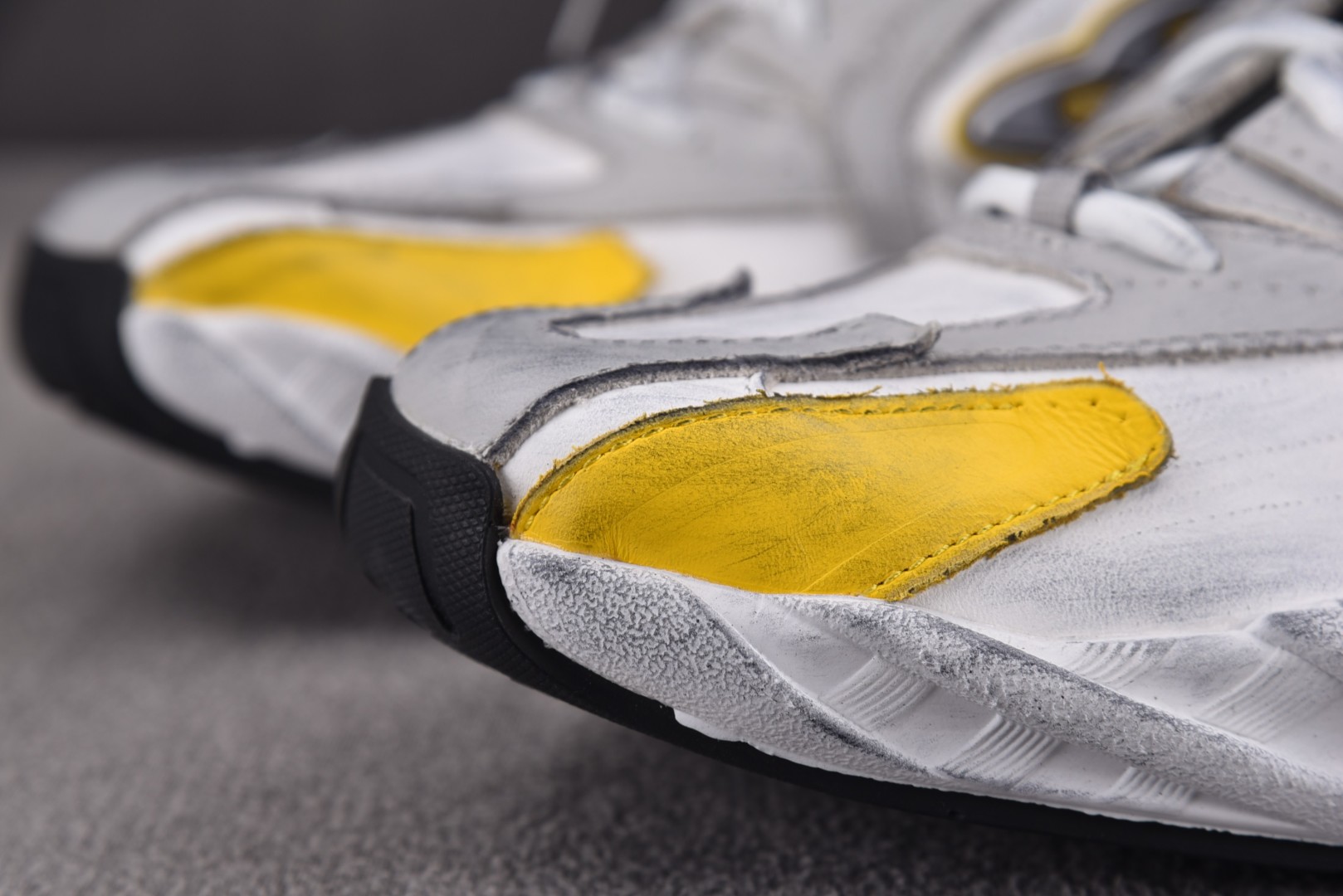 巴黎 尺码36-45 偏大1码

纯原版出品-Balenciaga Monday Yellow 灰黄 Y