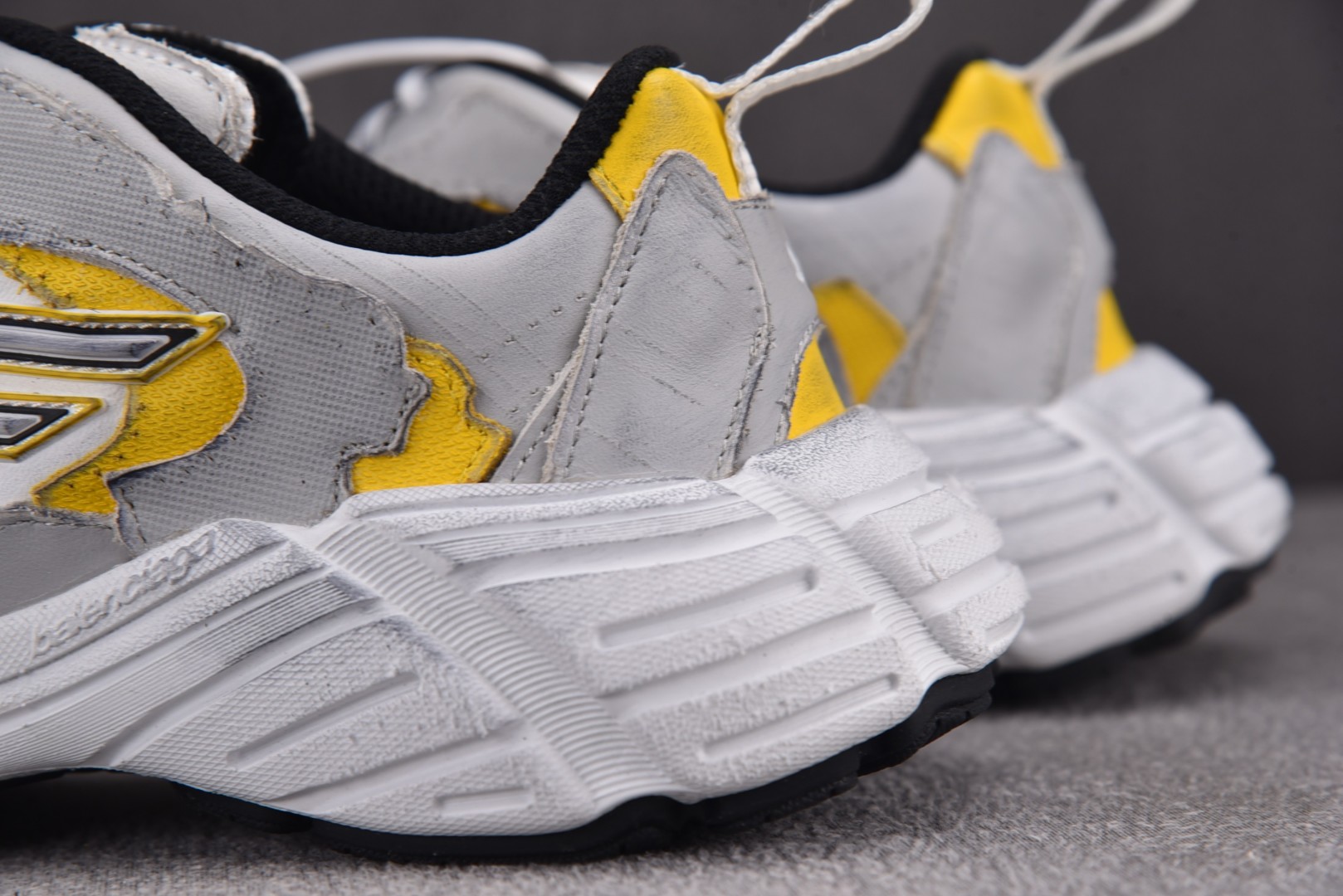 巴黎 尺码36-45 偏大1码

纯原版出品-Balenciaga Monday Yellow 灰黄 Y