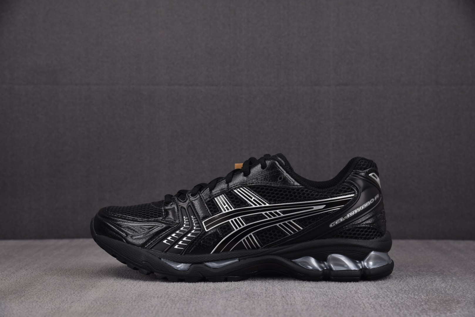 Asics 尺码36-47

纯原版出品-Asics Gel Kayano 14 Black Pure 