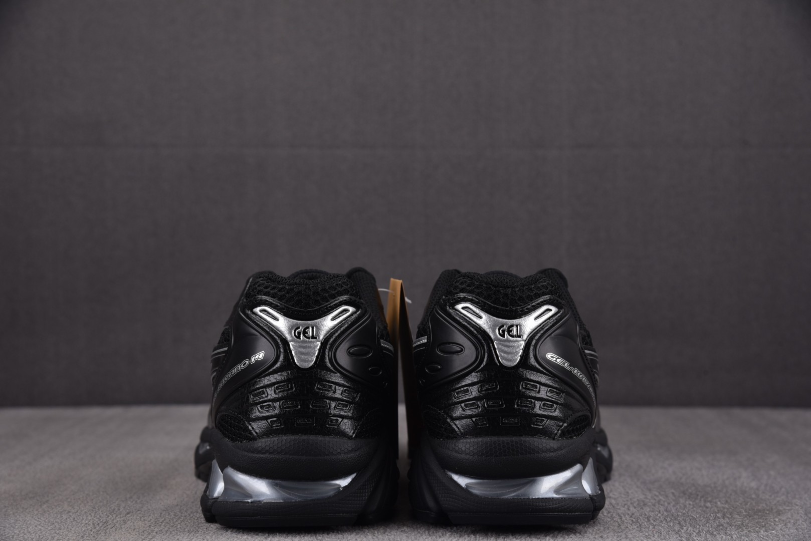 Asics 尺码36-47

纯原版出品-Asics Gel Kayano 14 Black Pure 